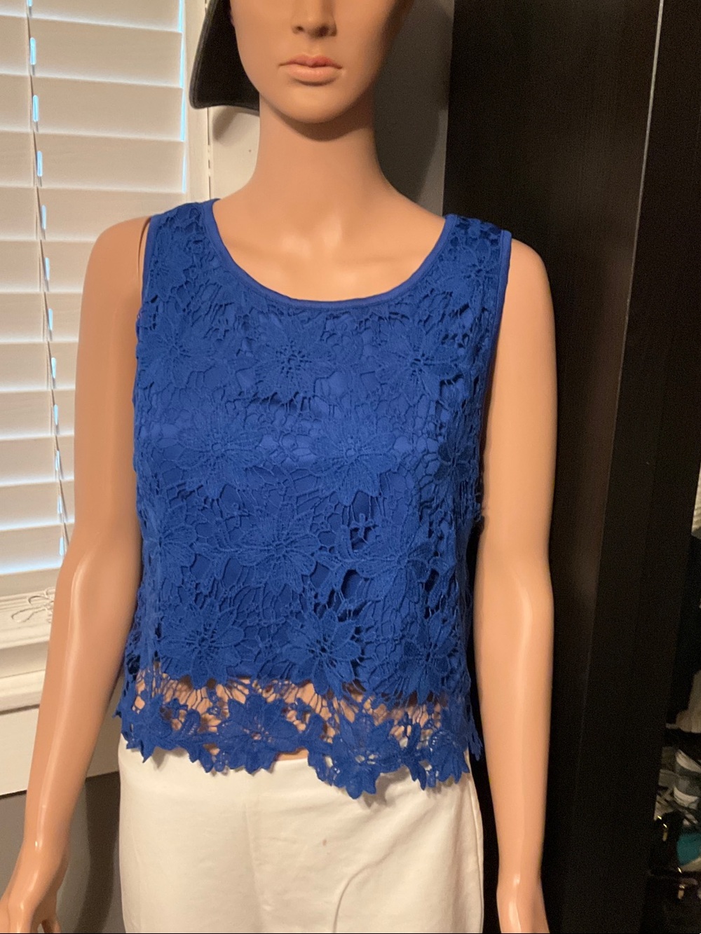 SHEIN Royal Blue Floral Lace Sleeveless Cropped Camisole